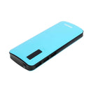 Batería portátil Philips DLP6006U color azul con batería de litio de 11,000 mAh, equipada con linterna LED y tres puertos USB para cargar múltiples dispositivos al mismo tiempo.
